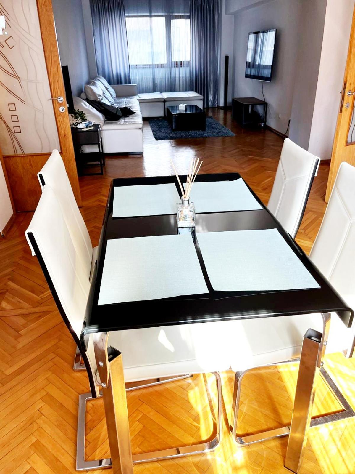 Romana 100 Sqm Deluxe Apartament Boekarest Buitenkant foto