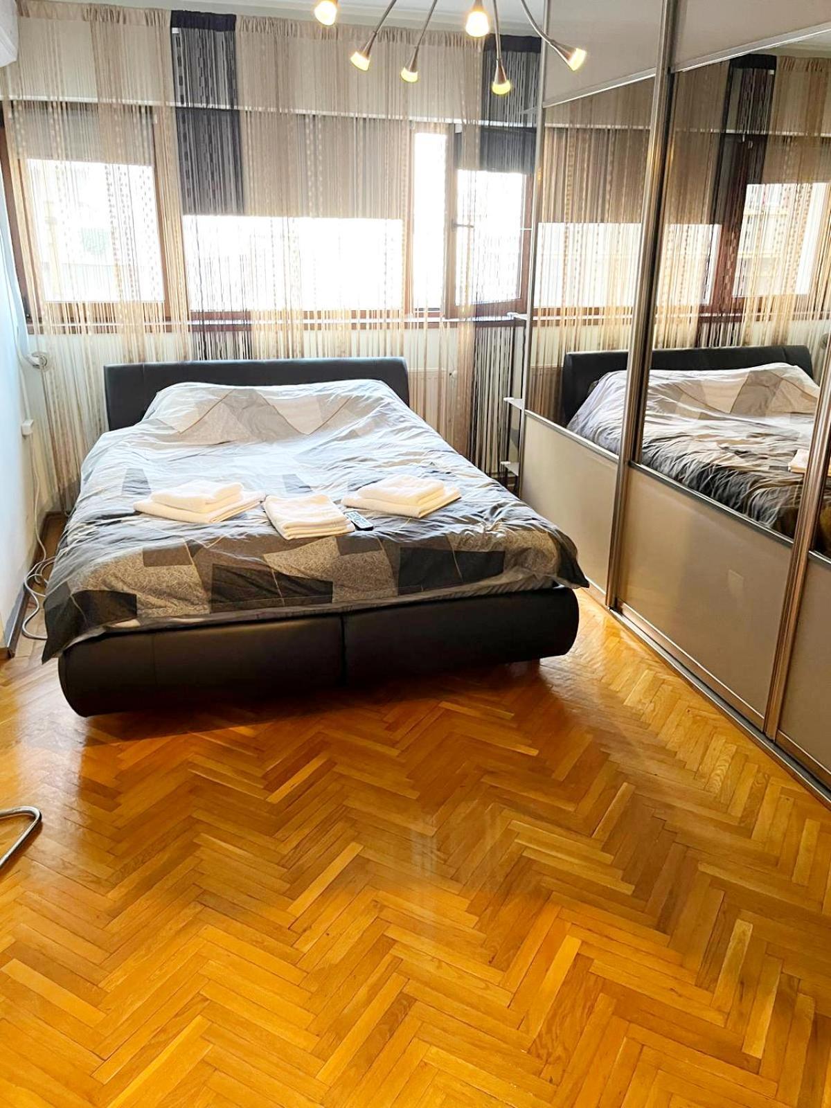 Romana 100 Sqm Deluxe Apartament Boekarest Buitenkant foto