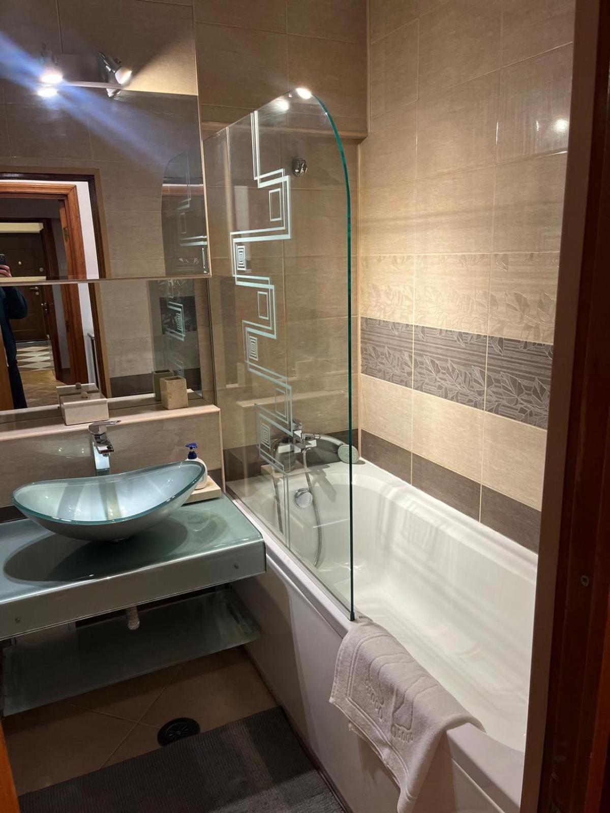 Romana 100 Sqm Deluxe Apartament Boekarest Buitenkant foto